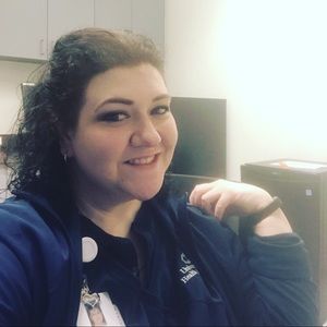 Meet your Posher, Lorisa